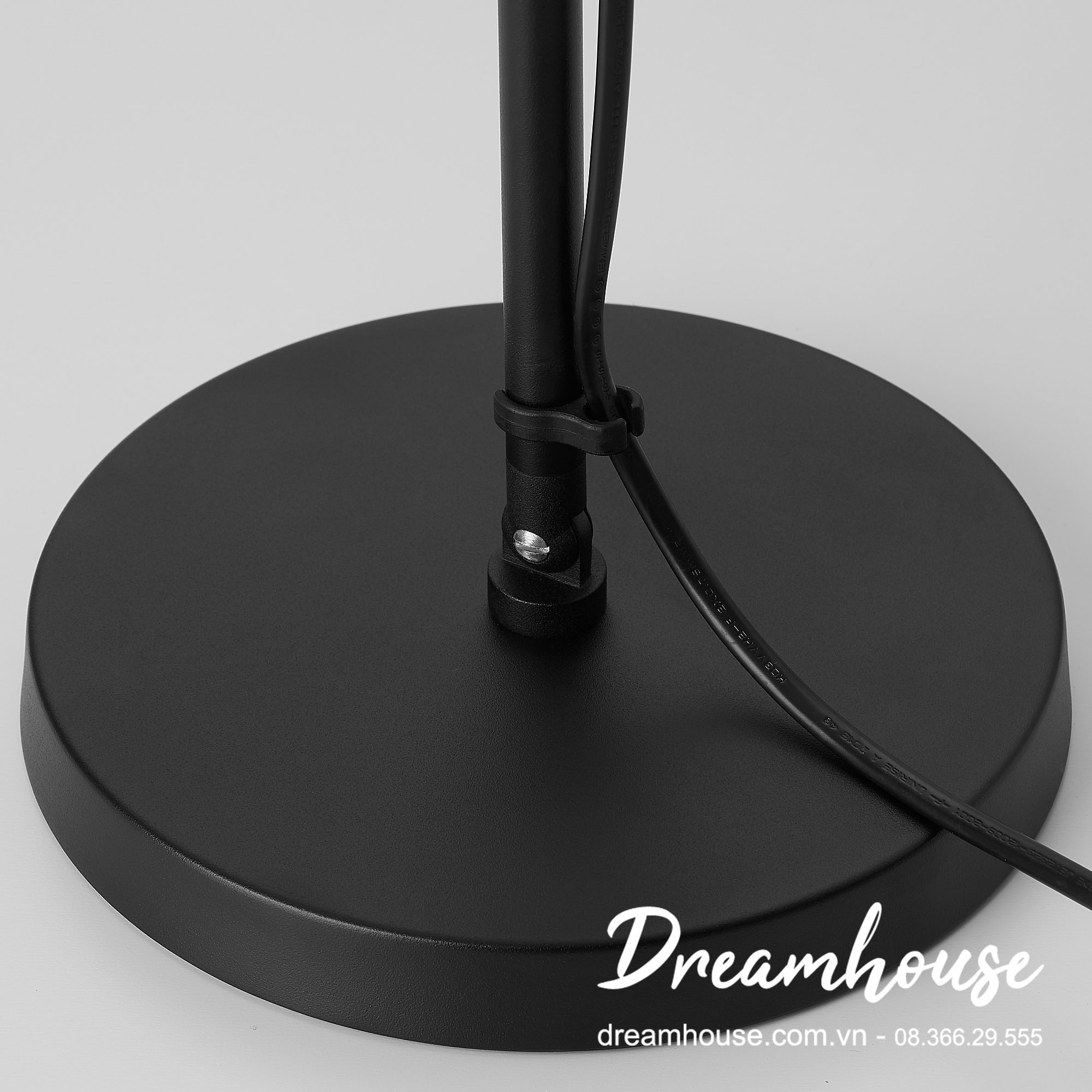 Den-ban-hoc-Ikea-Finnstarr-DC6809-3