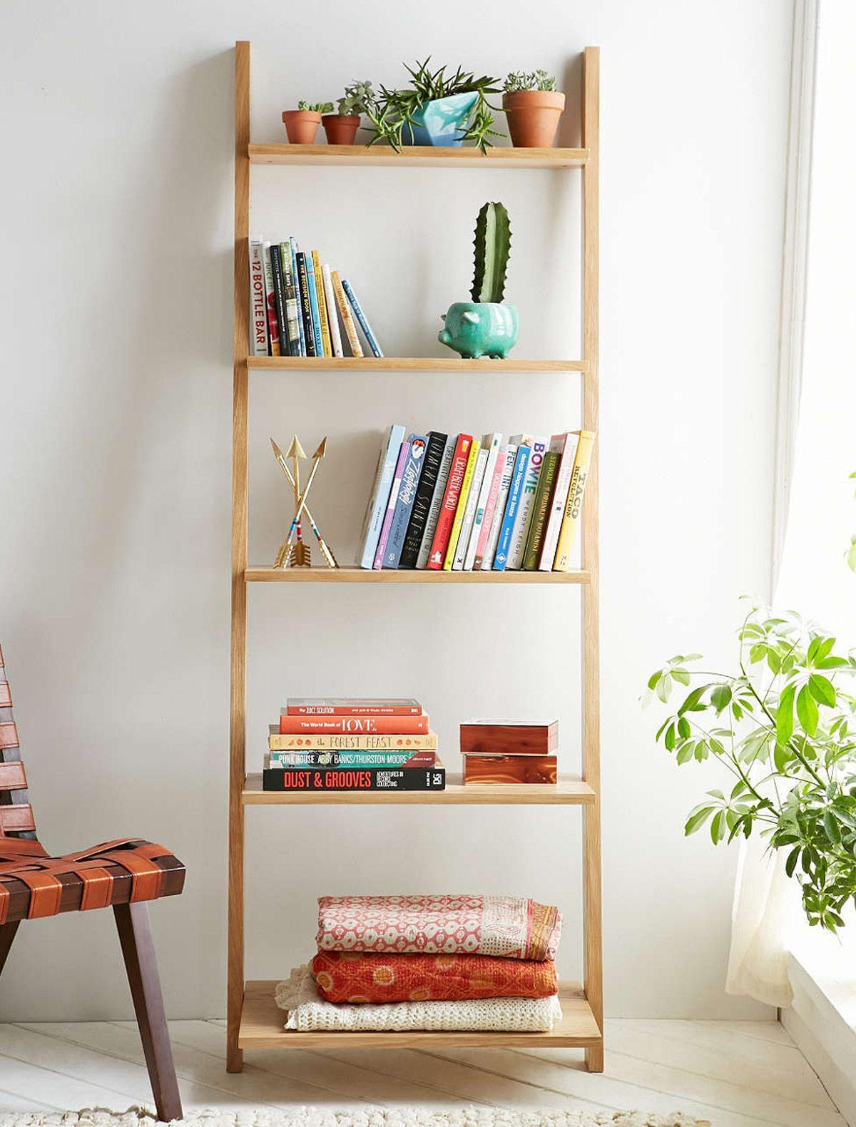 bố trí tiểu cảnh cho kệ sách