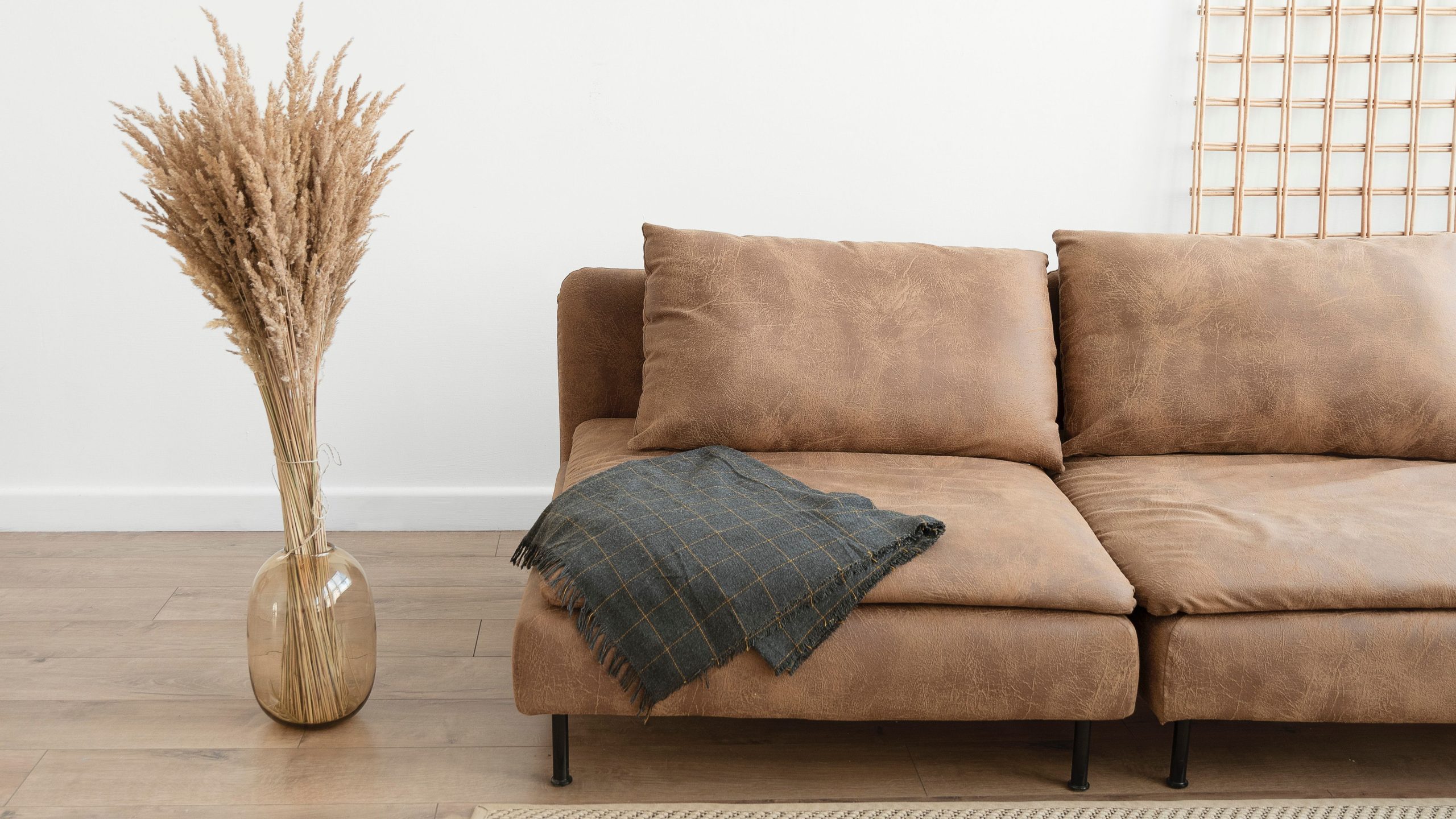 Tổng hợp các Cách Làm Sạch Ghế Sofa Da Lộn