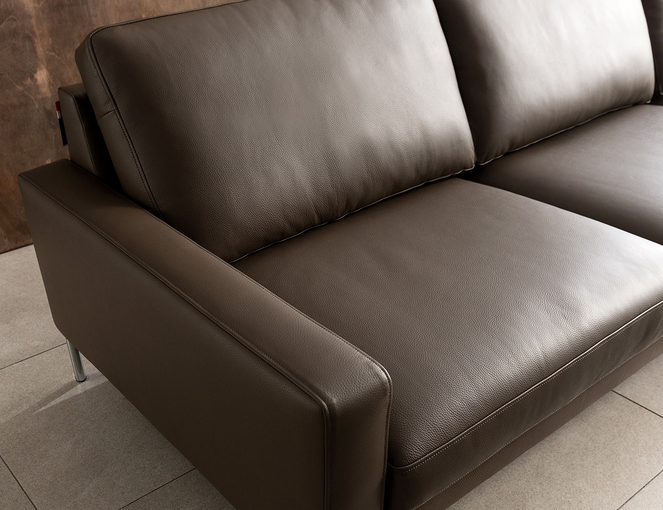 sofa-vang-boc-da-nho-hon-hien-dai-s623-4