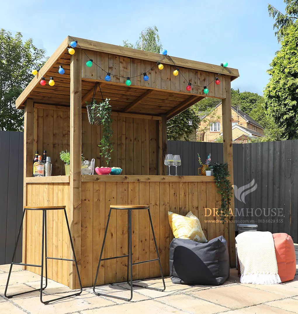 Quầy bar sân vườn tự làm với thiết kế thời trang, hoàn hảo để tiếp khách và làm cho các buổi tụ họp ngoài trời thêm thú vị.